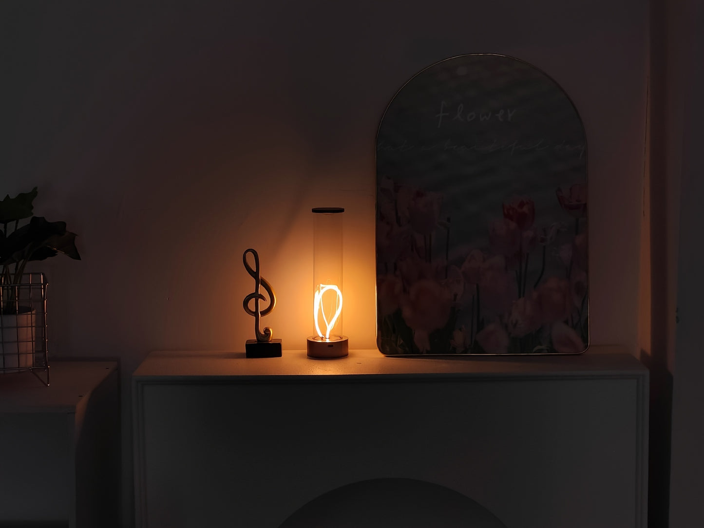 Touch lamp showing different dimming brightness levels