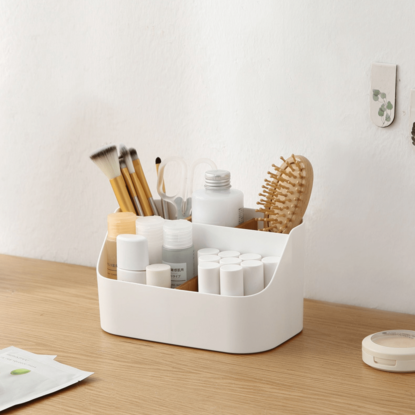 Minimalist desk accessory holder in white finish